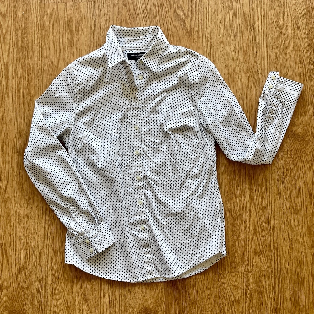 Banana Republic Tailored Fit White Button Down Shirt with Blue Dots - NW…